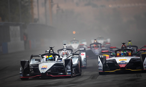 1545103384313505.jpg 1-日產(chǎn)汽車e.dams車隊首戰(zhàn)世界電動方程式揭幕賽告捷(文章內(nèi)).jpg