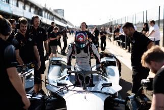 1552657764781175.jpg 日產汽車e.dams車隊正在調校征戰賽車.jpg